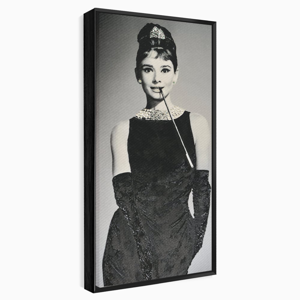 Tablou canvas cu tablou portret audrey hepburn cu tigara, in rama de aluminiu negru