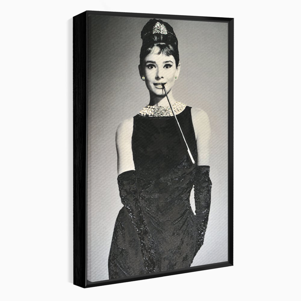 Tablou canvas cu tablou portret audrey hepburn cu tigara, in rama de aluminiu negru