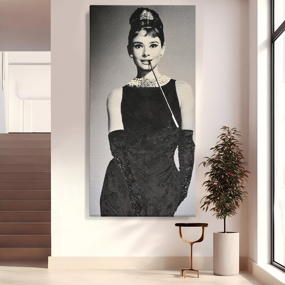 Tablou canvas cu tablou portret audrey hepburn cu tigara, fara rama, pe sasiu de lemn