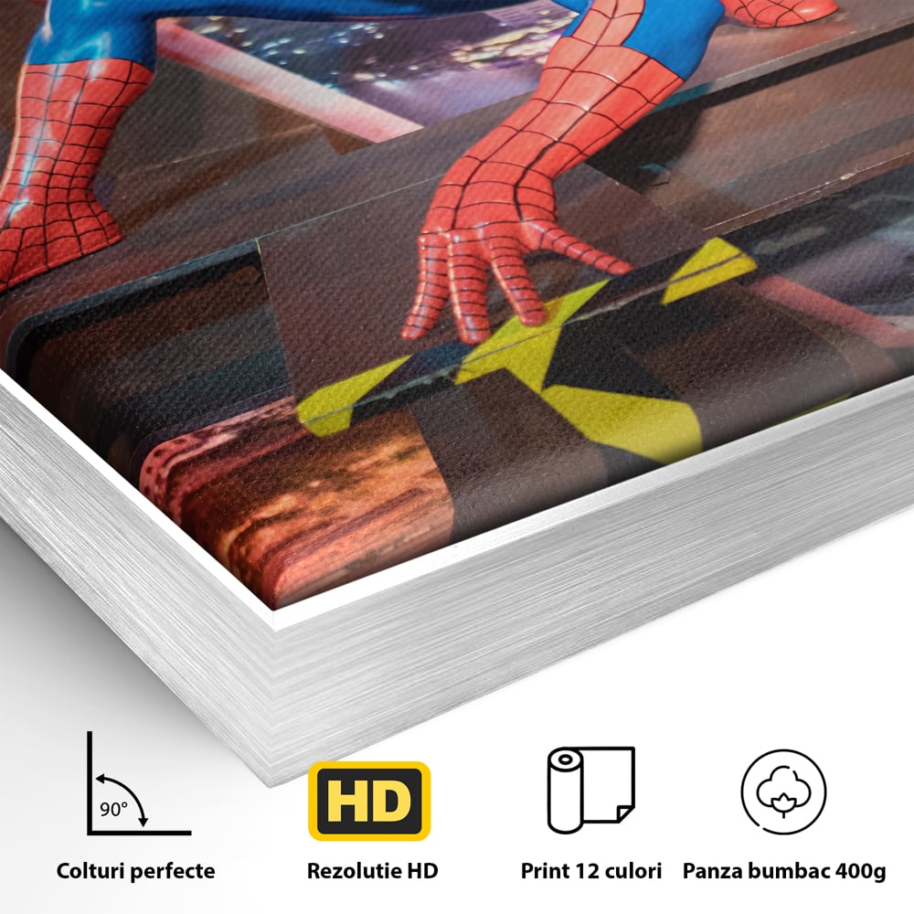 Detaliu al suprafetei: tablou canvas cu figurina spider man, in rama de aluminiu argintiu