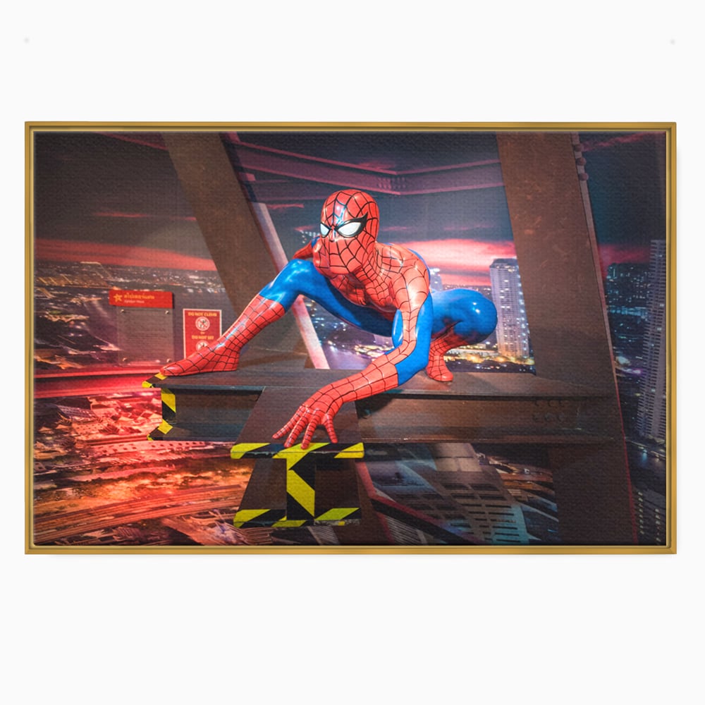 Tablou canvas cu tablou canvas cu figurina spider man, in rama de aluminiu auriu