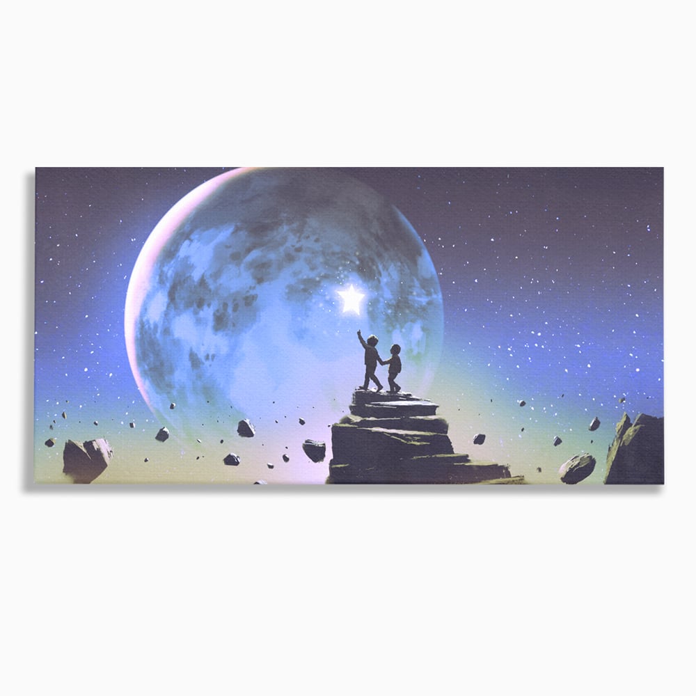 Tablou canvas cu doi copii pe stanca privind luna, fara rama, pe sasiu de lemn