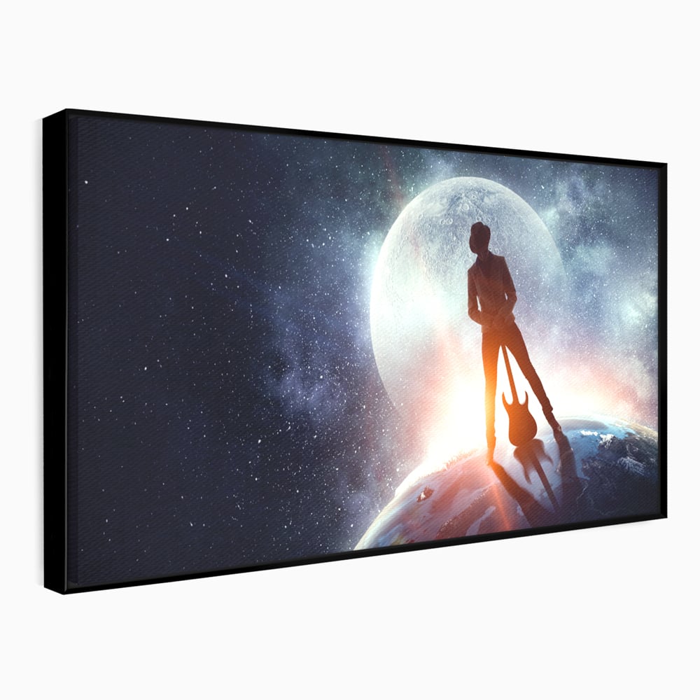 Tablou canvas cu ilustratie digitala cu un cantaret pe glob, in rama de aluminiu negru