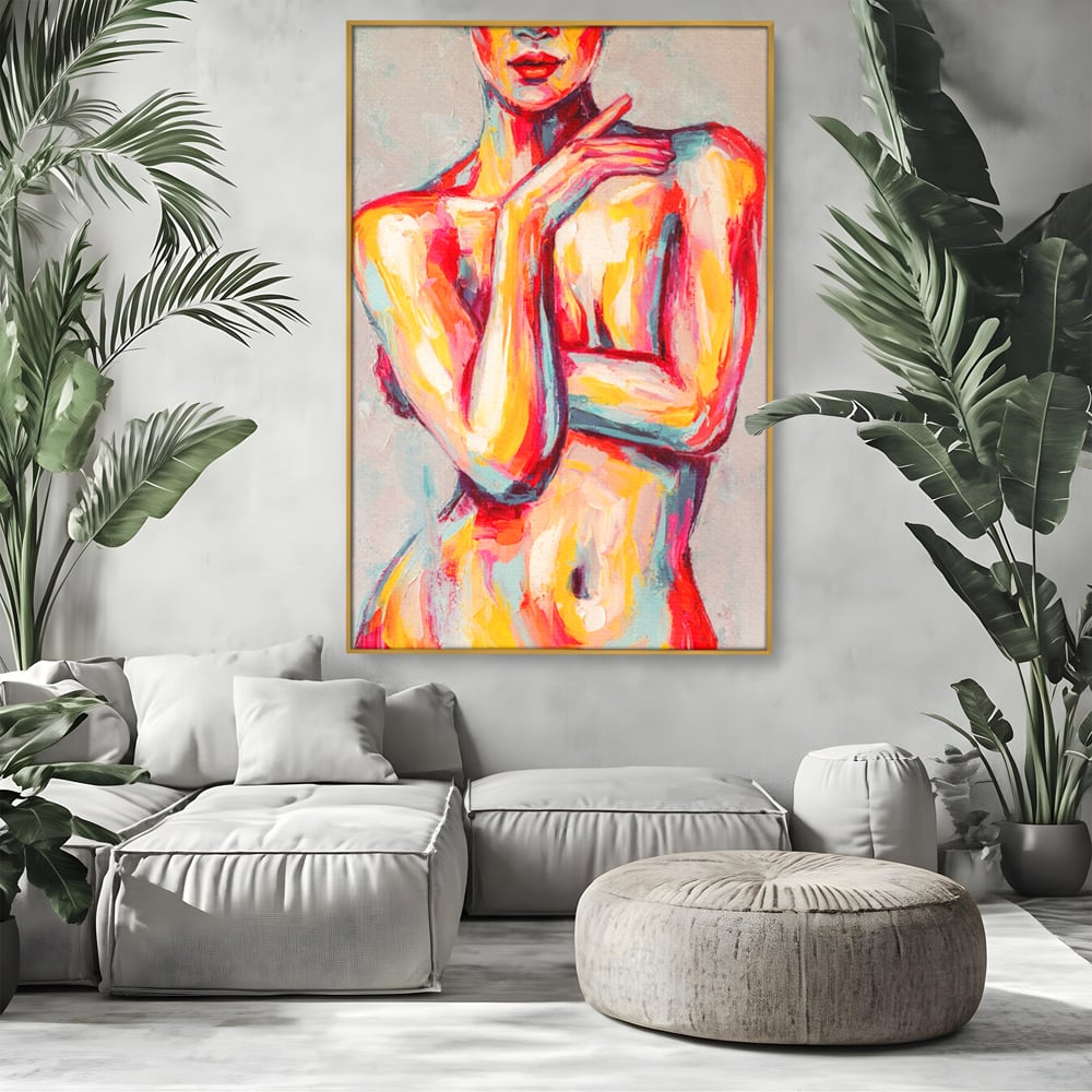 Tablou canvas cu tablou canvas cu femeie nud abstracta, in rama de aluminiu auriu, pe perete intr-un living