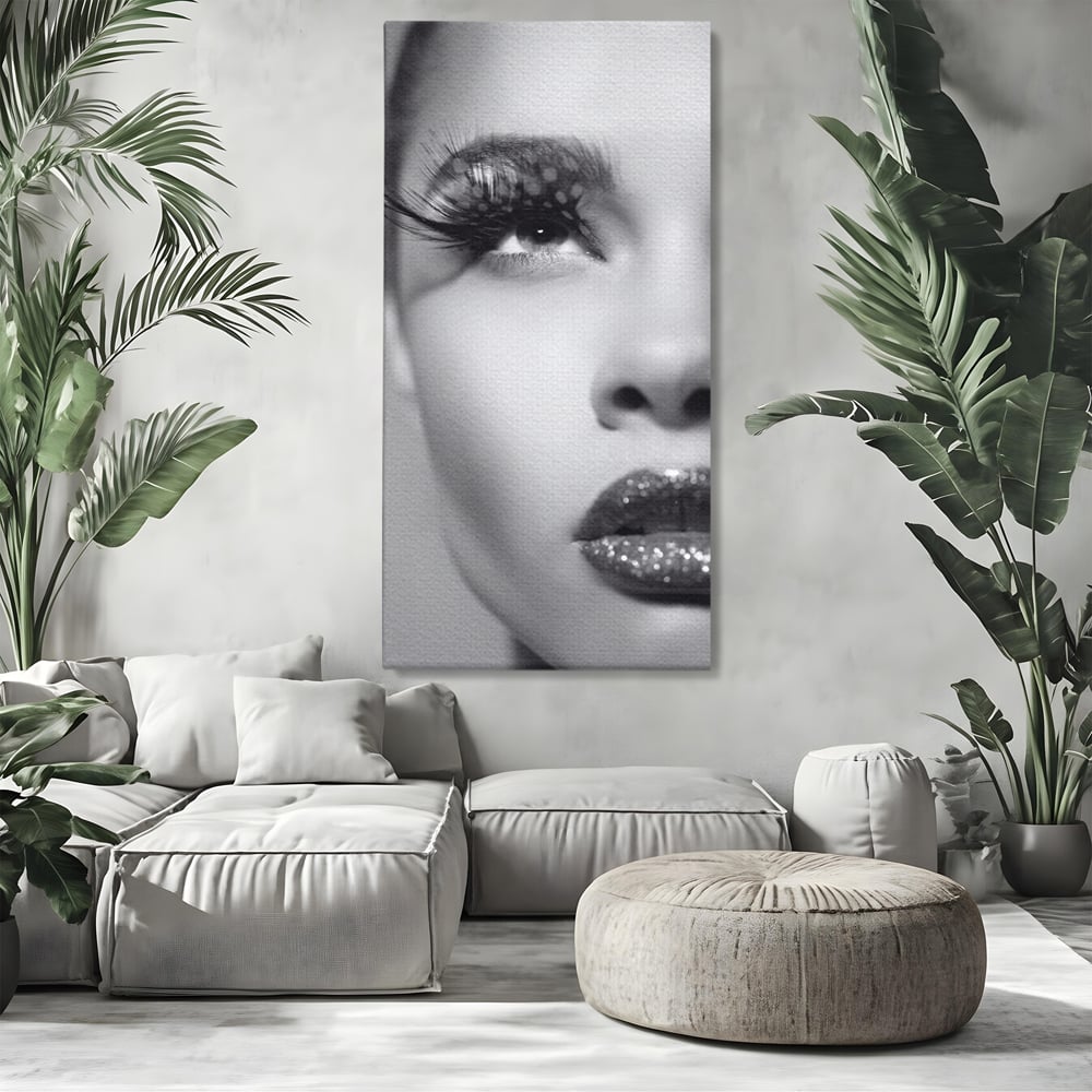 Tablou canvas cu tablou canvas cu portret alb-negru, fara rama, pe sasiu de lemn, pe perete intr-un living