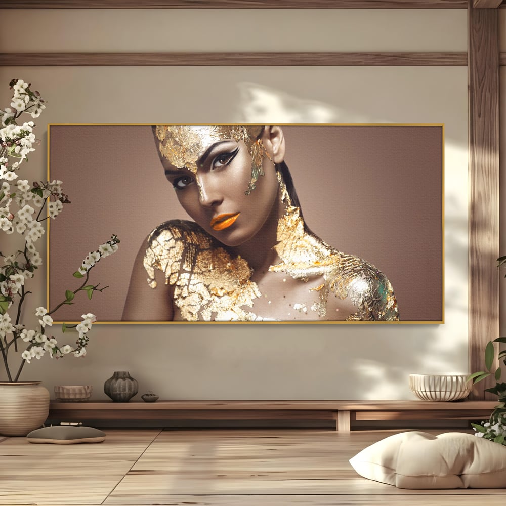 Tablou canvas cu tablou canvas cu femeie si foita de aur, in rama de aluminiu auriu