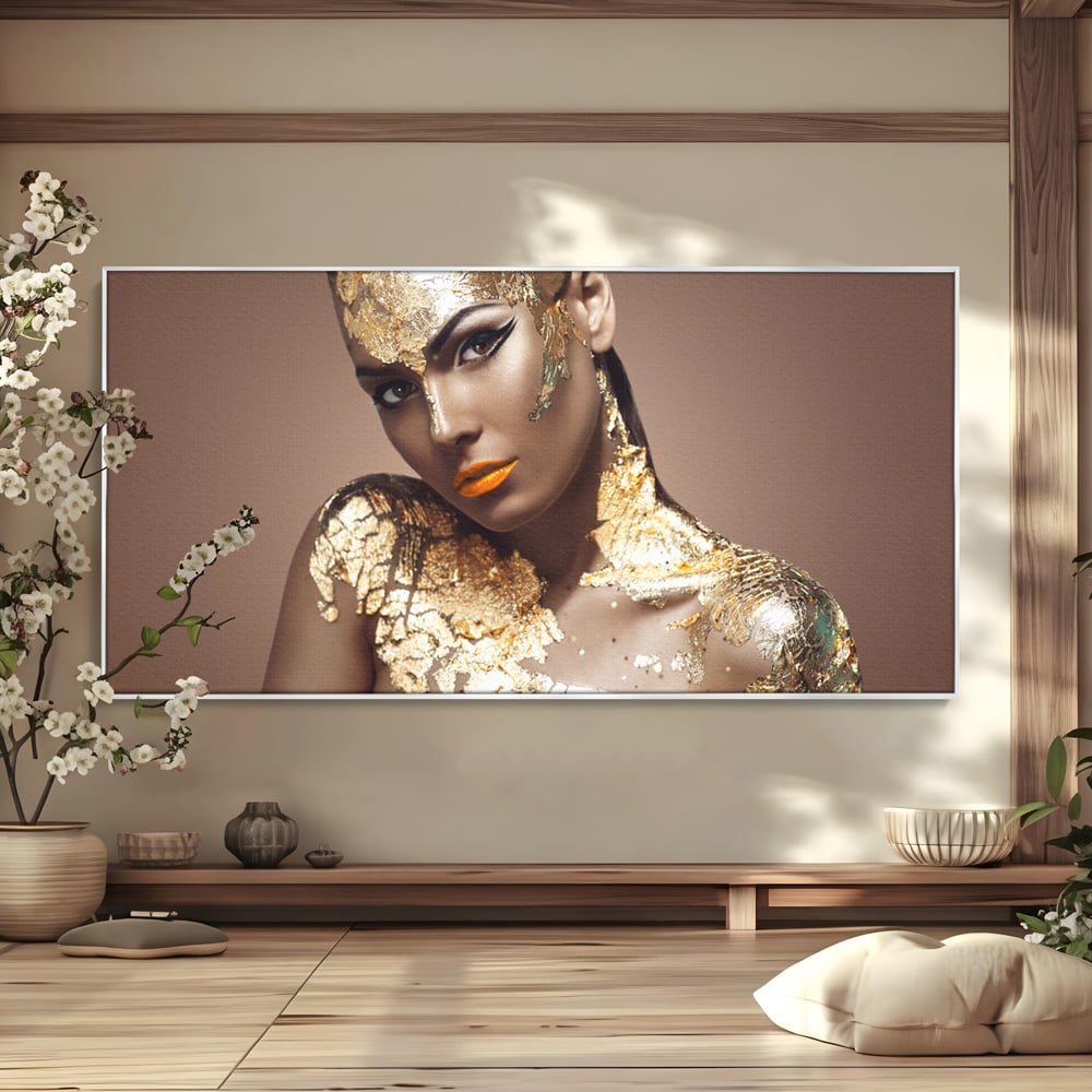 Tablou canvas cu tablou canvas cu femeie si foita de aur, in rama de aluminiu argintiu