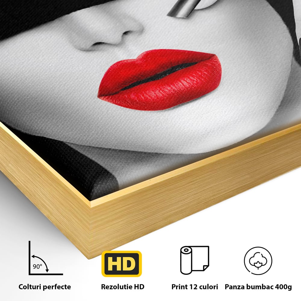 Detaliu al suprafetei: tablou canvas cu femeie si buze rosii, in rama de aluminiu auriu