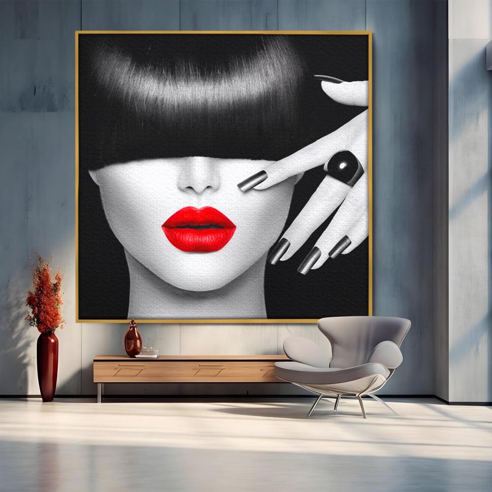 Tablou canvas cu tablou canvas cu femeie si buze rosii, in rama de aluminiu auriu
