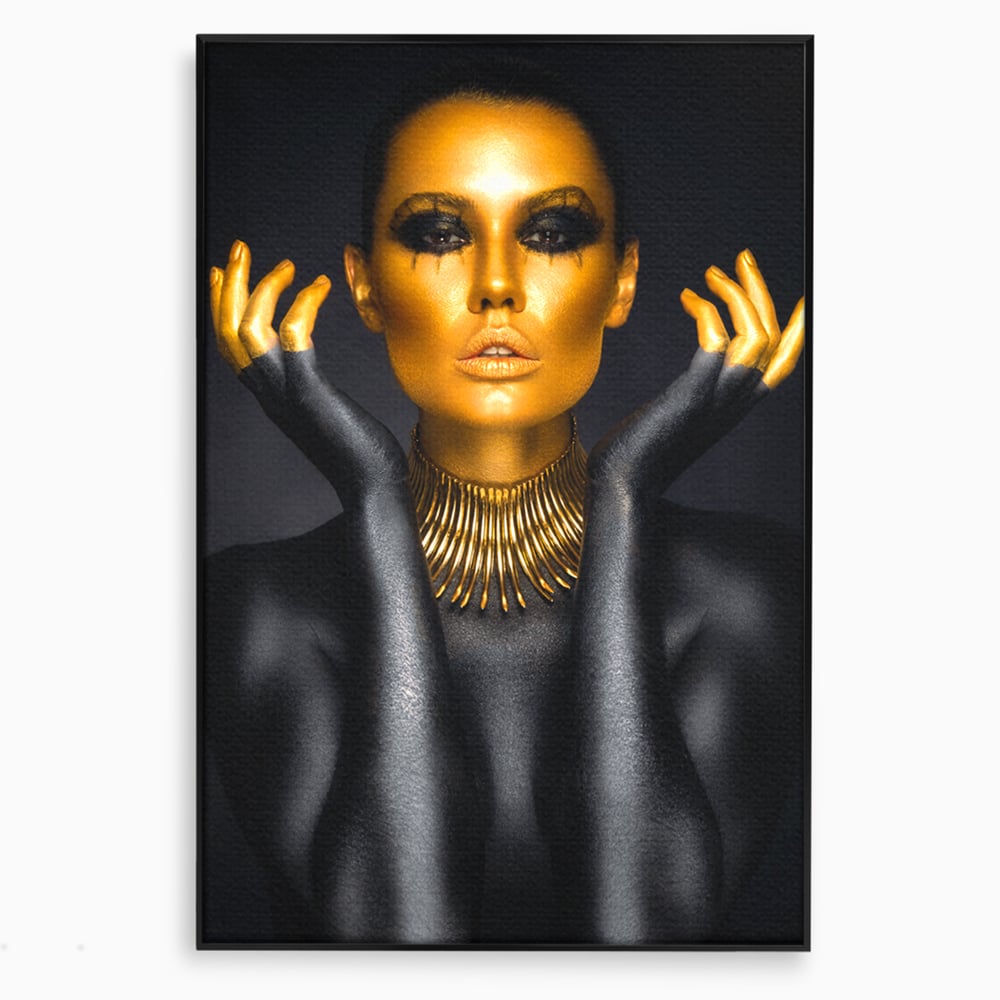 Tablou canvas cu tablou portret femeie aurie, in rama de aluminiu negru