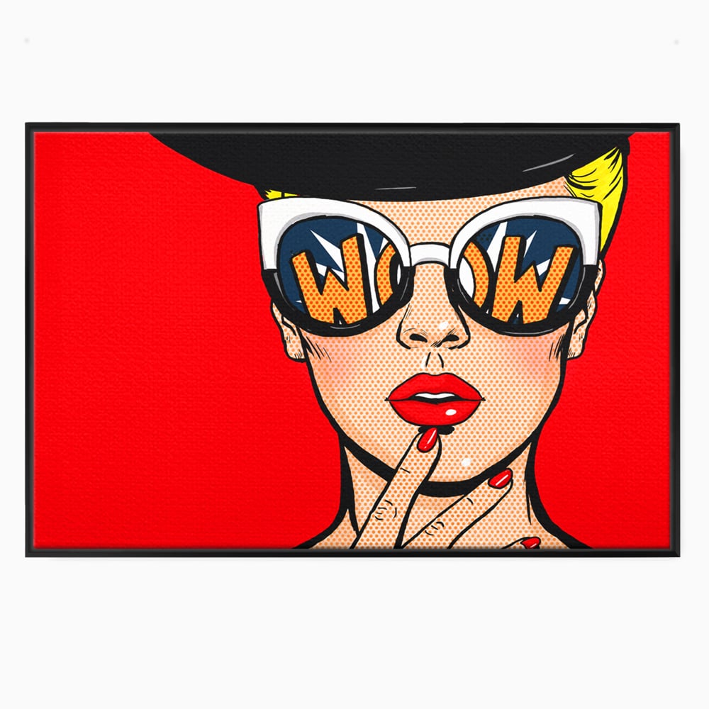 Tablou canvas cu ilustratie pop art cu femeie cu ochelari, in rama de aluminiu negru