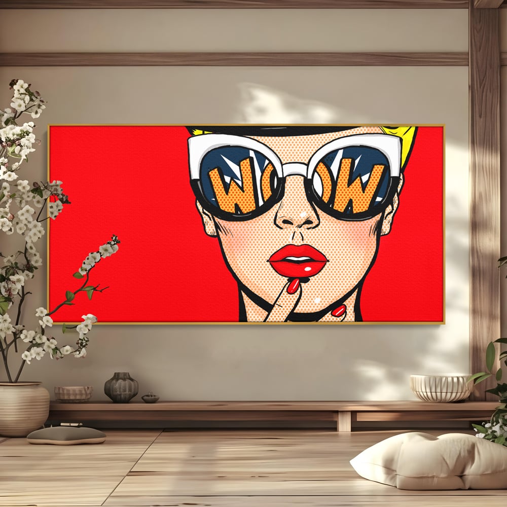 Tablou canvas cu ilustratie pop art cu femeie cu ochelari, in rama de aluminiu auriu