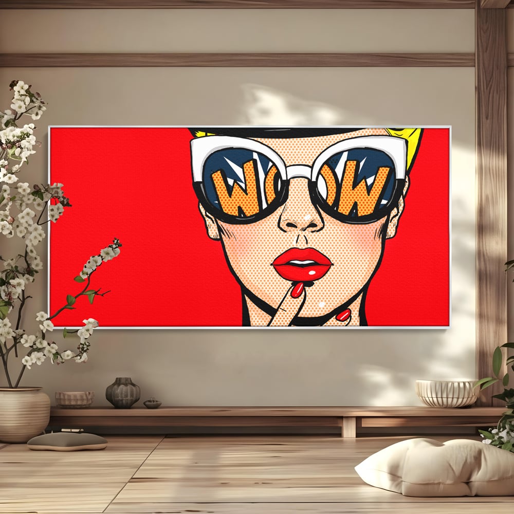 Tablou canvas cu ilustratie pop art cu femeie cu ochelari, in rama de aluminiu argintiu