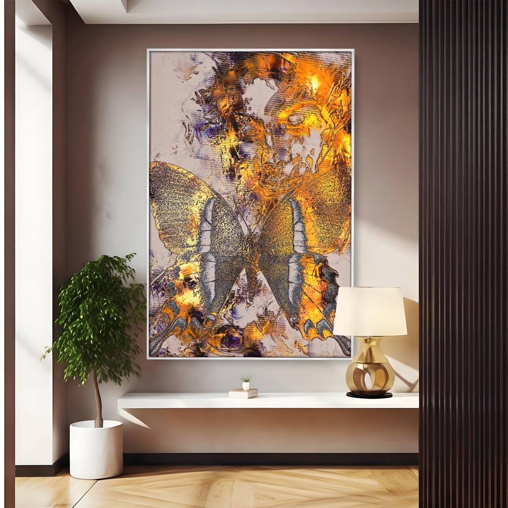 Tablou canvas cu tablou vertical cu fluture auriu si texturi abstracte, in rama de aluminiu argintiu