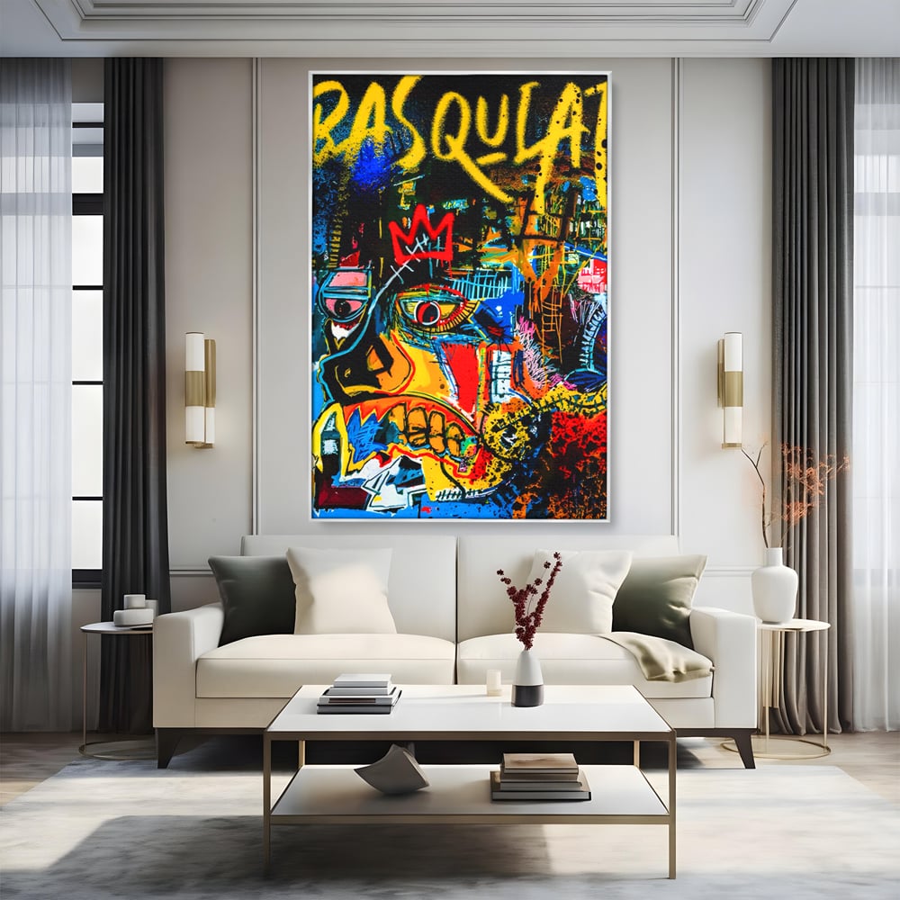 Tablou canvas cu tablou canvas cu portret pop art si coroana rosie, in rama de aluminiu argintiu, pe perete intr-un living