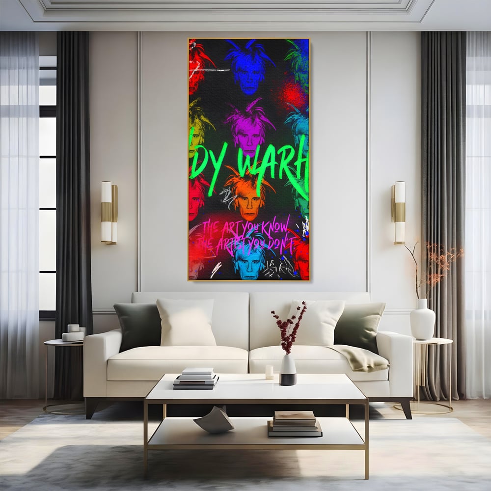 Tablou canvas cu tablou canvas cu portrete pop art andy warhol, in rama de aluminiu auriu, pe perete intr-un living