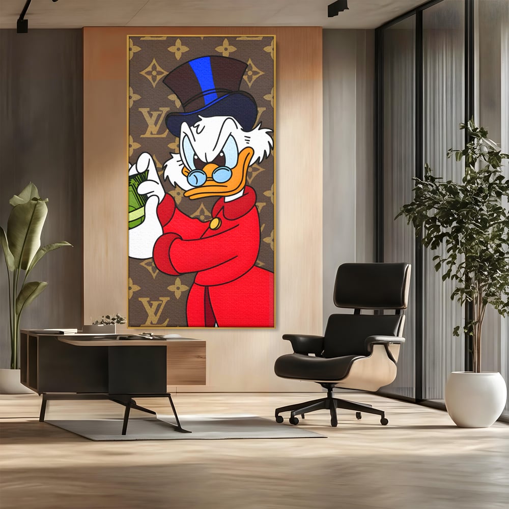 Tablou canvas cu tablou canvas cu personaj de desene animate, in rama de aluminiu auriu, pe perete intr-un birou