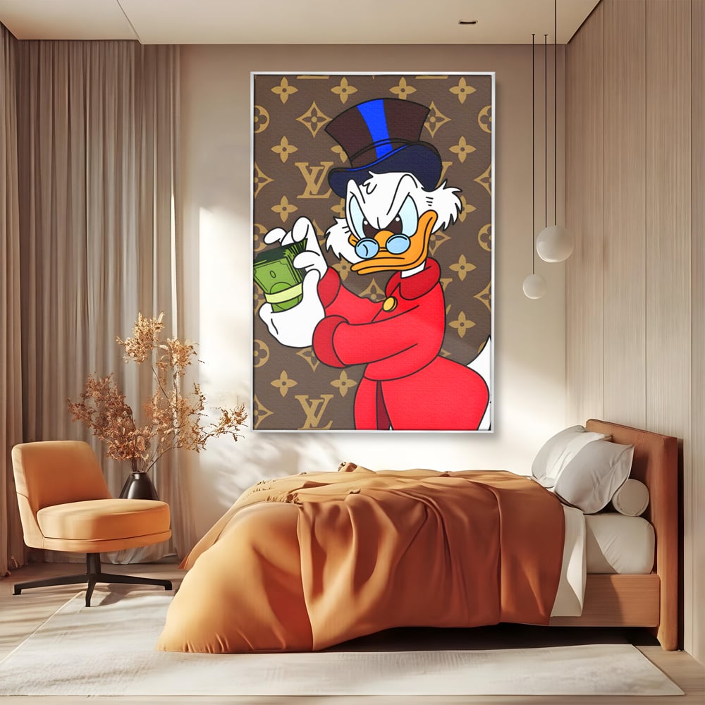 Tablou canvas cu tablou canvas cu personaj de desene animate, in rama de aluminiu argintiu, pe perete intr-un dormitor