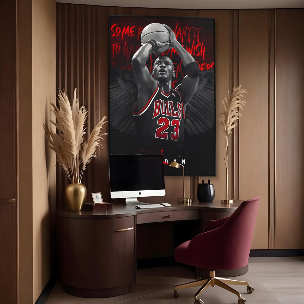 Tablou canvas cu tablou canvas cu michael jordan in actiune, in rama de aluminiu negru, pe perete intr-un birou