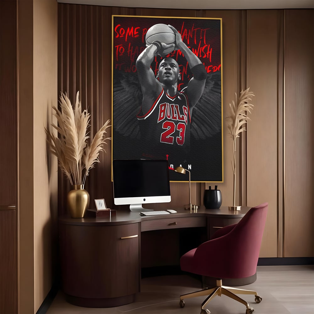 Tablou canvas cu tablou canvas cu michael jordan in actiune, in rama de aluminiu auriu, pe perete intr-un birou