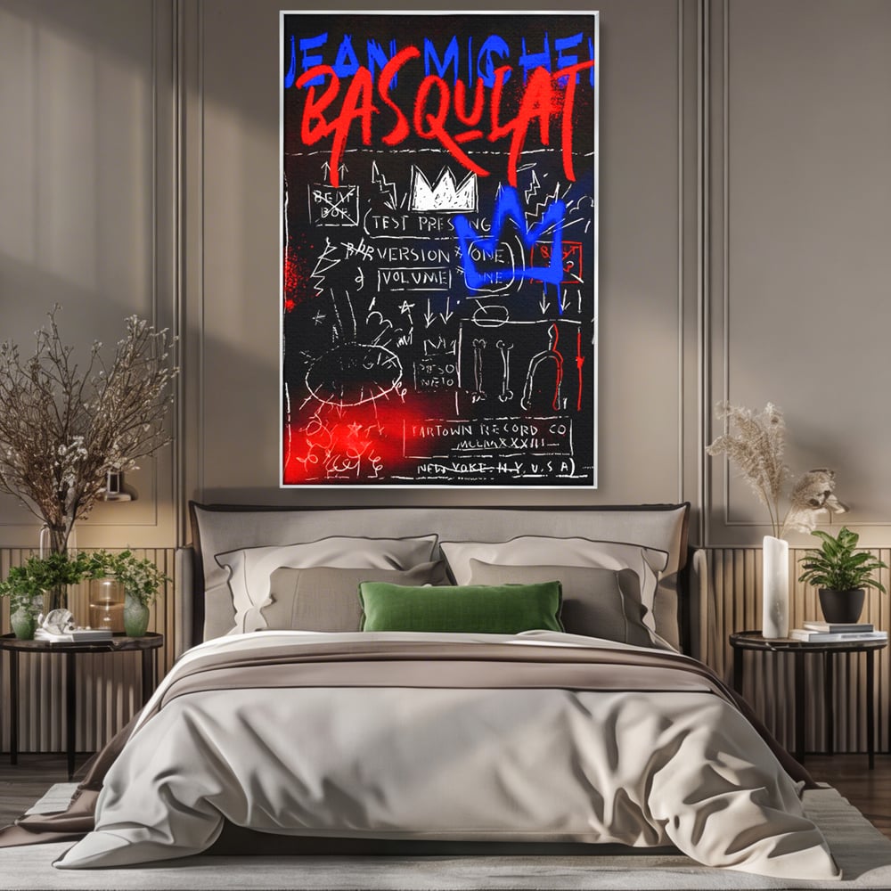Tablou canvas cu tablou canvas cu grafica pop art, in rama de aluminiu argintiu, pe perete intr-un dormitor
