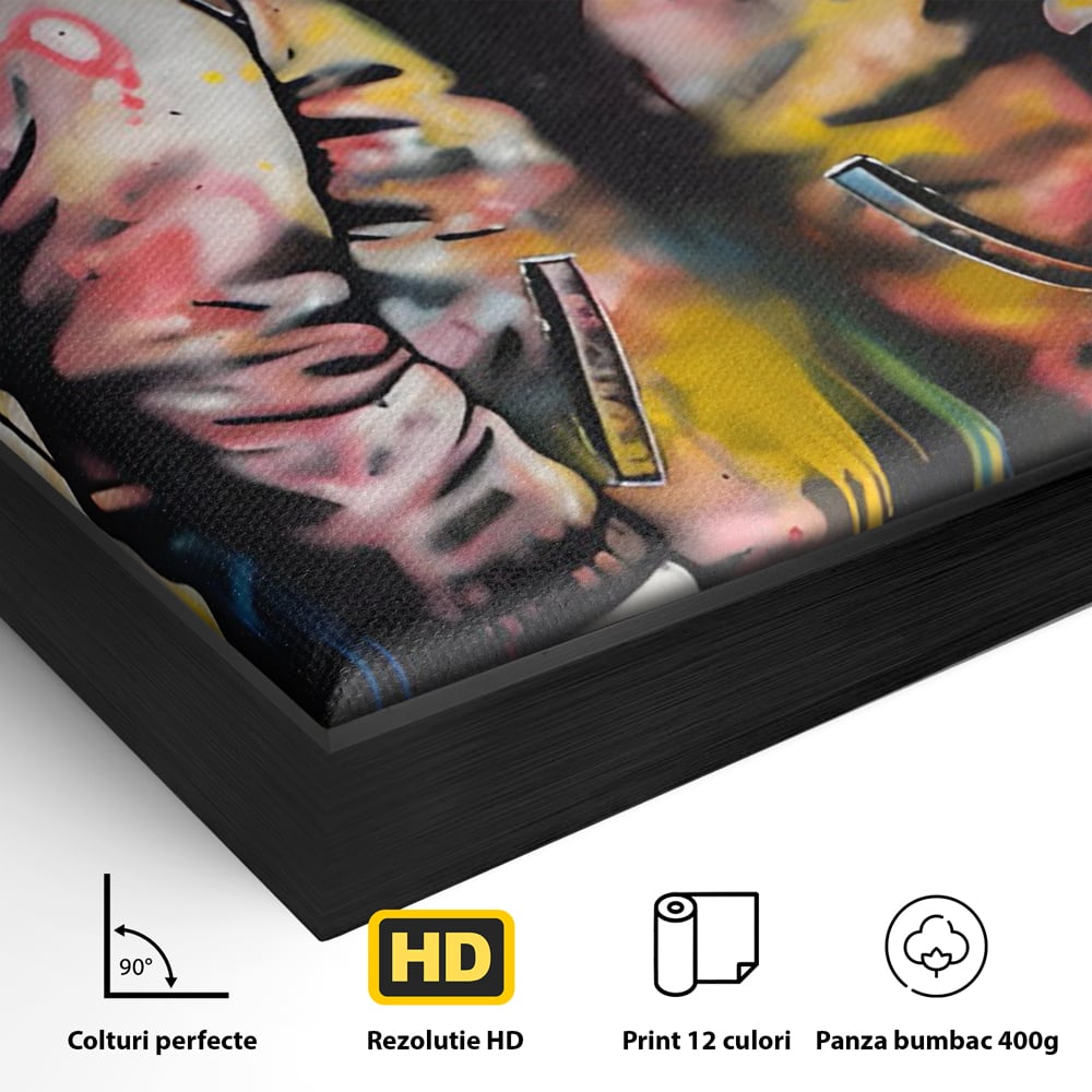 Detaliu al suprafetei: tablou canvas cu doi copii sarutandu-se, in rama de aluminiu negru
