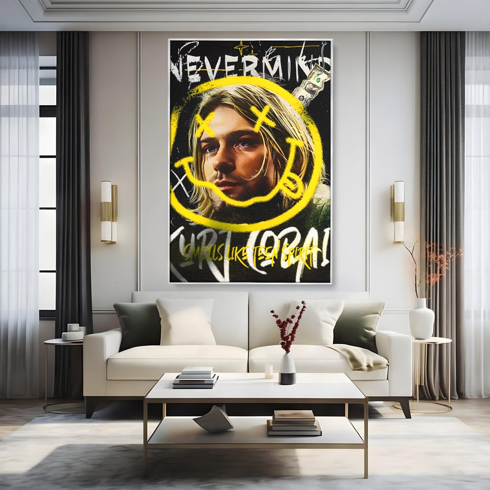 Tablou canvas cu tablou canvas cu portretul lui kurt cobain, in rama de aluminiu argintiu, pe perete intr-un living