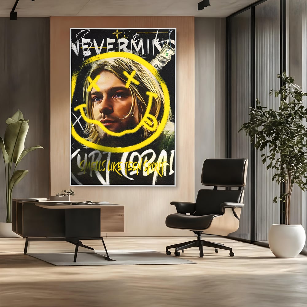Tablou canvas cu tablou canvas cu portretul lui kurt cobain, in rama de aluminiu argintiu, pe perete intr-un birou