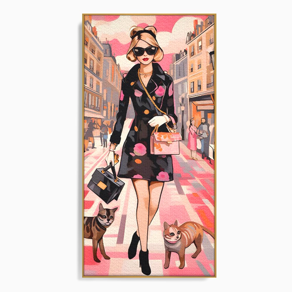 Tablou canvas cu ilustratie fashion cu femeie si pisici, in rama de aluminiu auriu