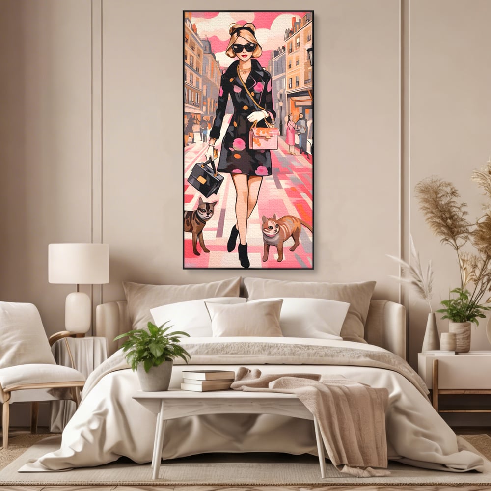 Tablou canvas cu ilustratie fashion cu femeie si pisici, in rama de aluminiu negru, pe perete intr-un dormitor