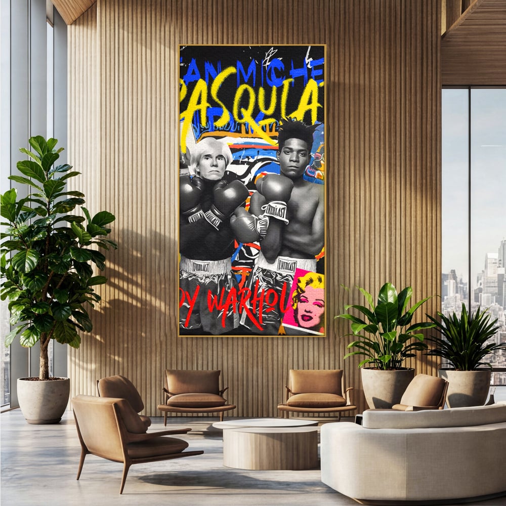 Tablou canvas cu tablou canvas cu andy warhol si basquiat, in rama de aluminiu auriu, pe perete intr-un birou