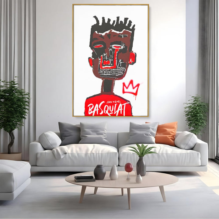 Tablou canvas cu tablou canvas cu portret abstract stil basquiat, in rama de aluminiu auriu, pe perete intr-un living