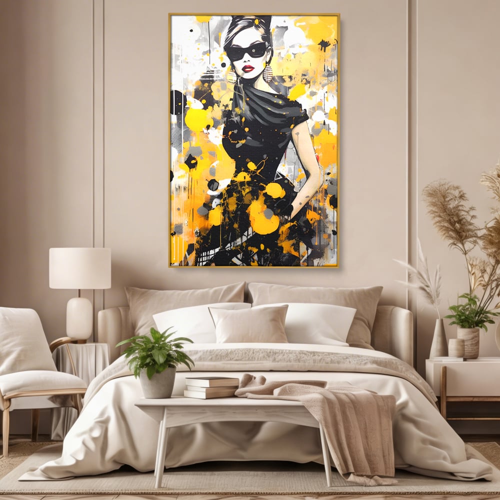 Tablou canvas cu tablou canvas portret femeie eleganta ochelari, in rama de aluminiu auriu, pe perete intr-un dormitor