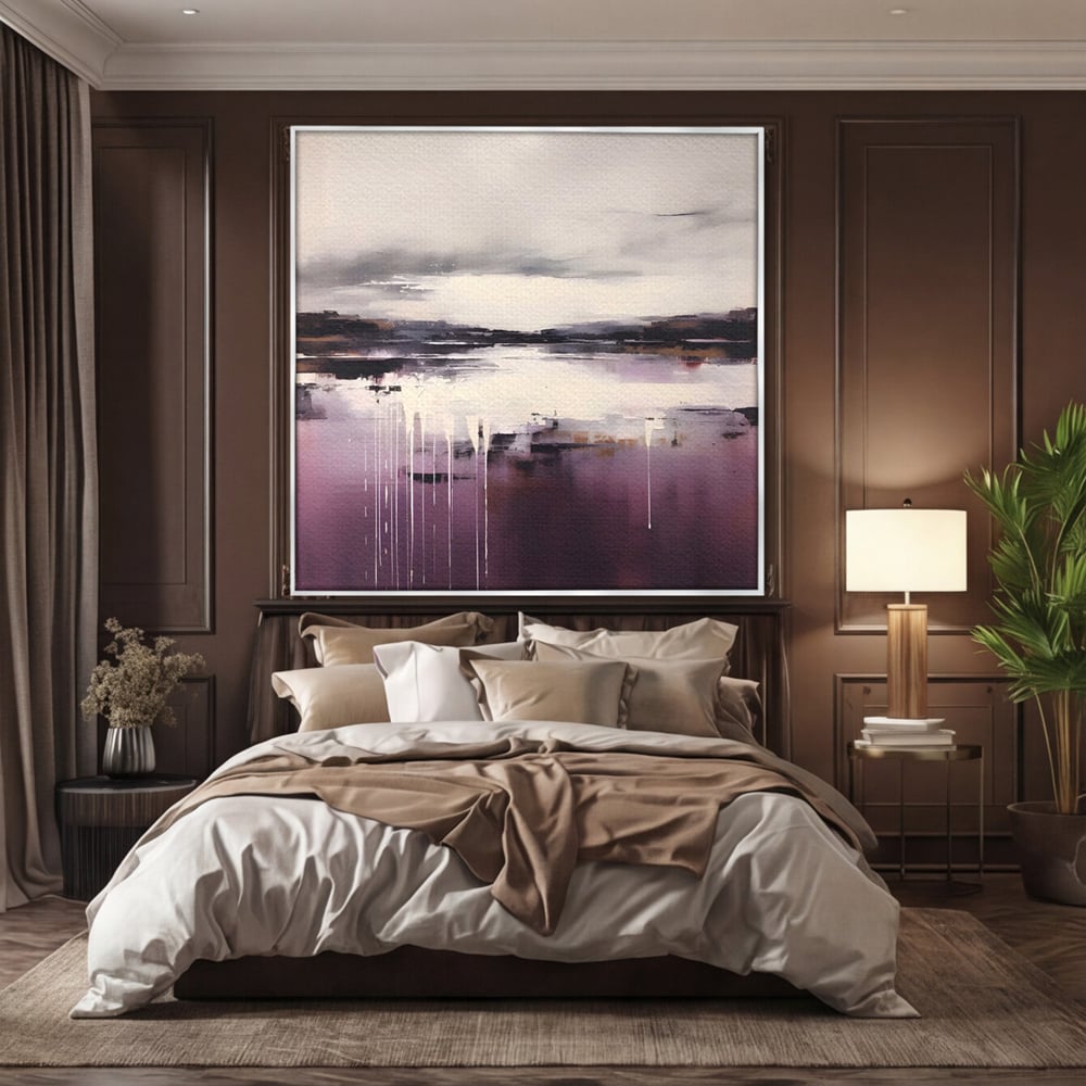 Tablou canvas cu pictura abstracta cu peisaj si picaturi albe, in rama de aluminiu argintiu, pe perete intr-un dormitor