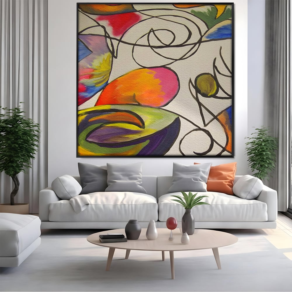 Tablou canvas cu pictura abstracta cu forme colorate si linii negre, in rama de aluminiu negru, pe perete intr-un living