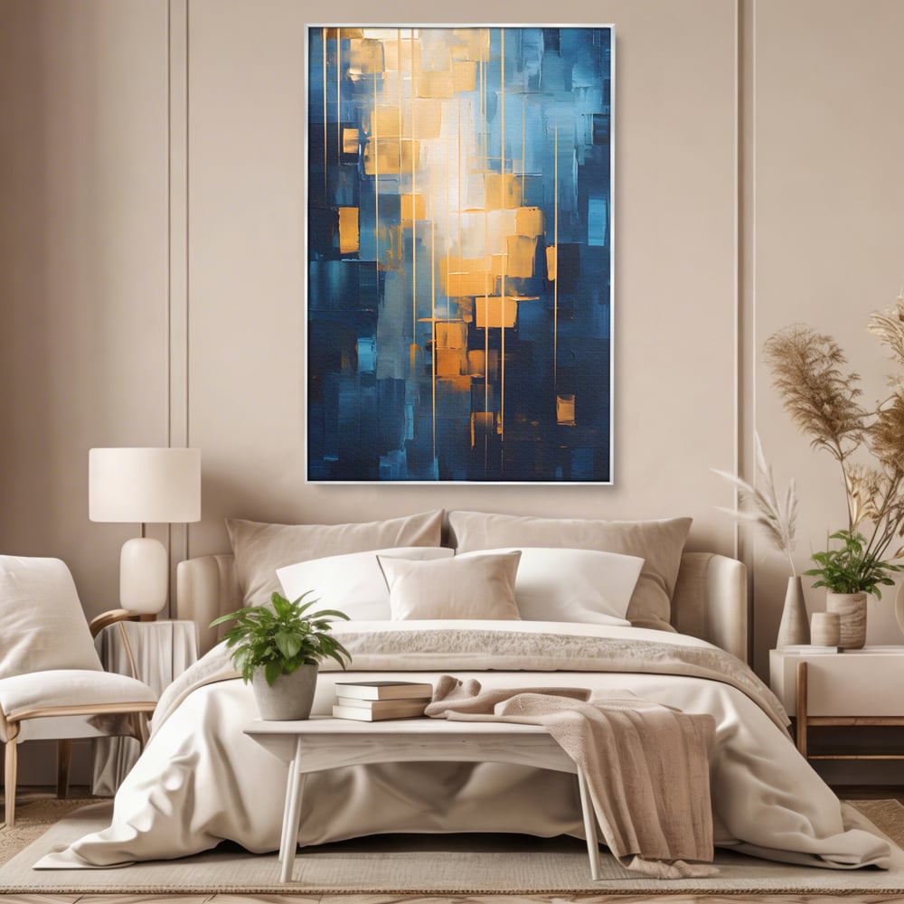 Tablou canvas cu pictura abstracta cu linii aurii, in rama de aluminiu argintiu, pe perete intr-un dormitor