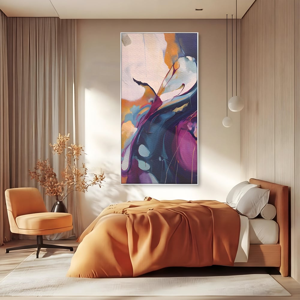 Tablou canvas cu pictura abstracta cu curbe fluide, in rama de aluminiu argintiu, pe perete intr-un dormitor