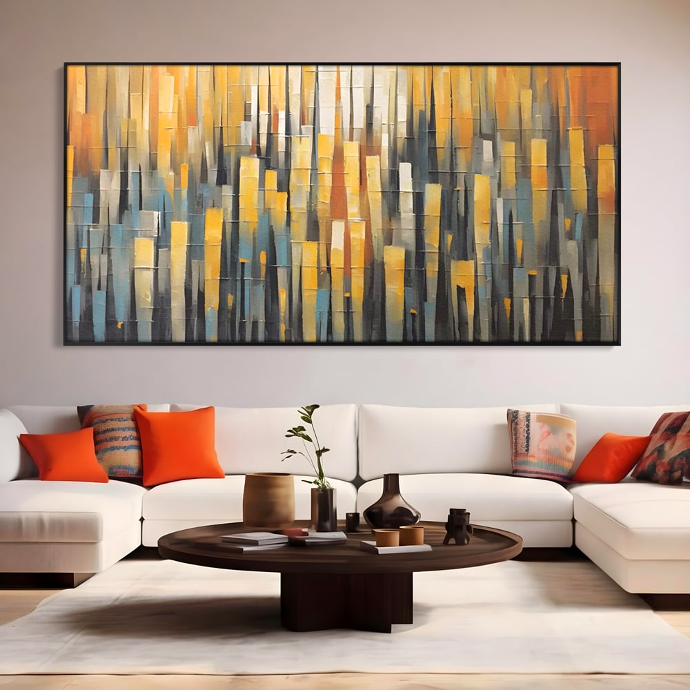 Tablou canvas cu pictura abstracta cu dungi verticale aurii, in rama de aluminiu negru, pe perete intr-un living