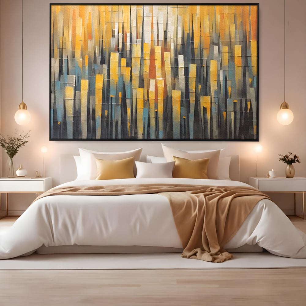 Tablou canvas cu pictura abstracta cu dungi verticale aurii, in rama de aluminiu negru, pe perete intr-un dormitor
