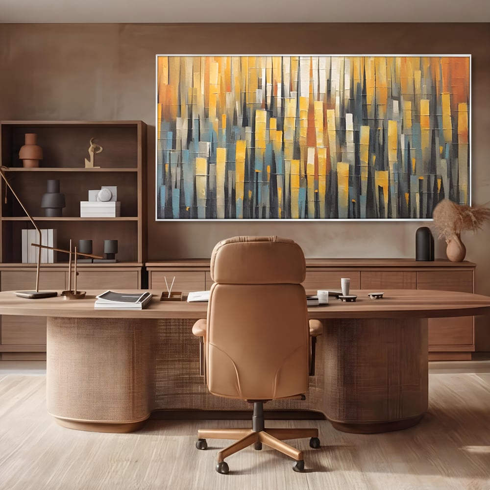 Tablou canvas cu pictura abstracta cu dungi verticale aurii, in rama de aluminiu argintiu, pe perete intr-un birou