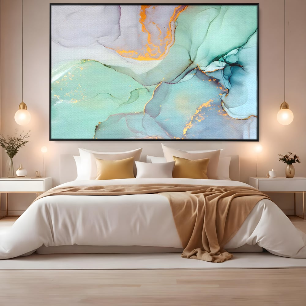 Tablou canvas cu pictura abstracta cu efect de marmura colorata, in rama de aluminiu negru, pe perete intr-un dormitor