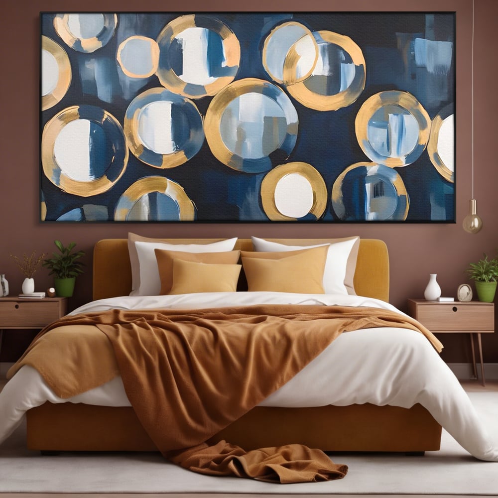 Tablou canvas cu pictura abstracta cu cercuri albastre si aurii, in rama de aluminiu negru, pe perete intr-un dormitor