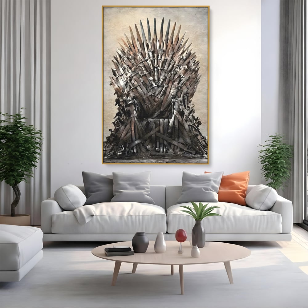 Tablou canvas cu tablou canvas cu tronul din sabii, in rama de aluminiu auriu, pe perete intr-un living