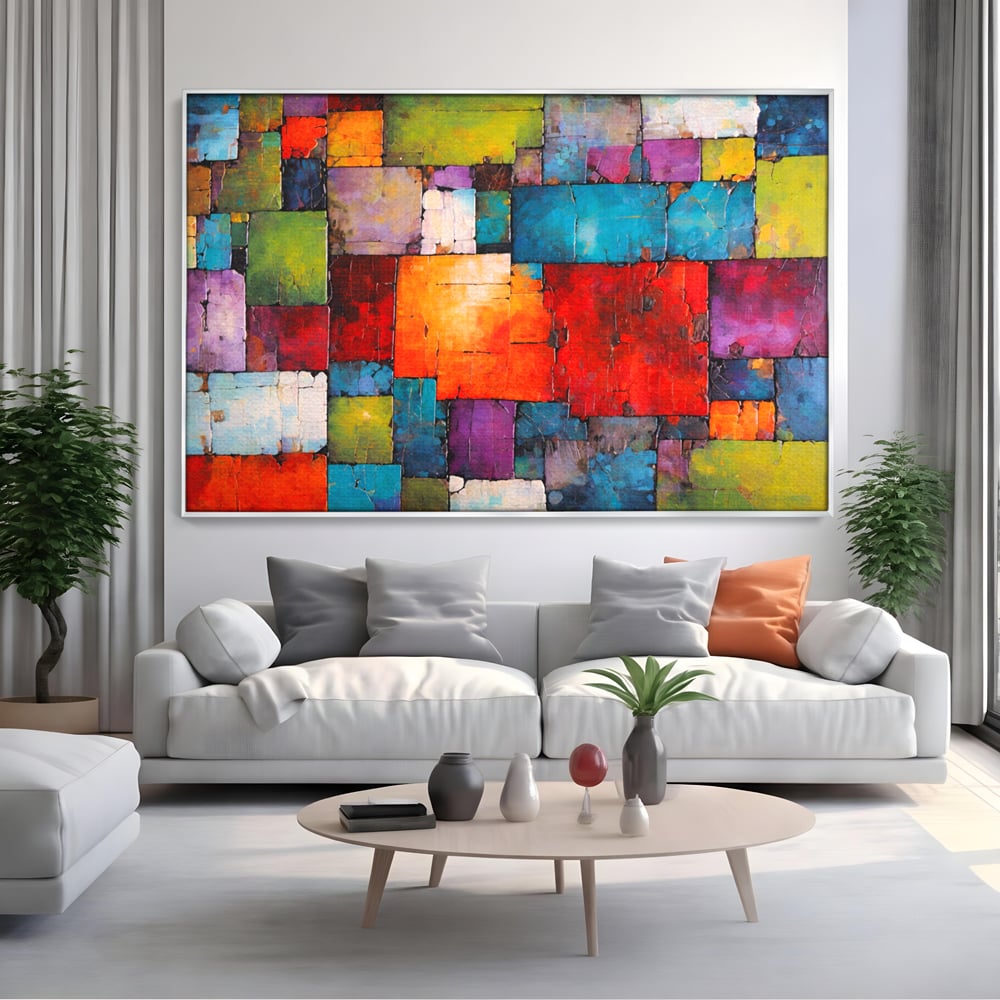 Tablou canvas cu tablou canvas cu mozaic geometric colorat, in rama de aluminiu argintiu, pe perete intr-un living