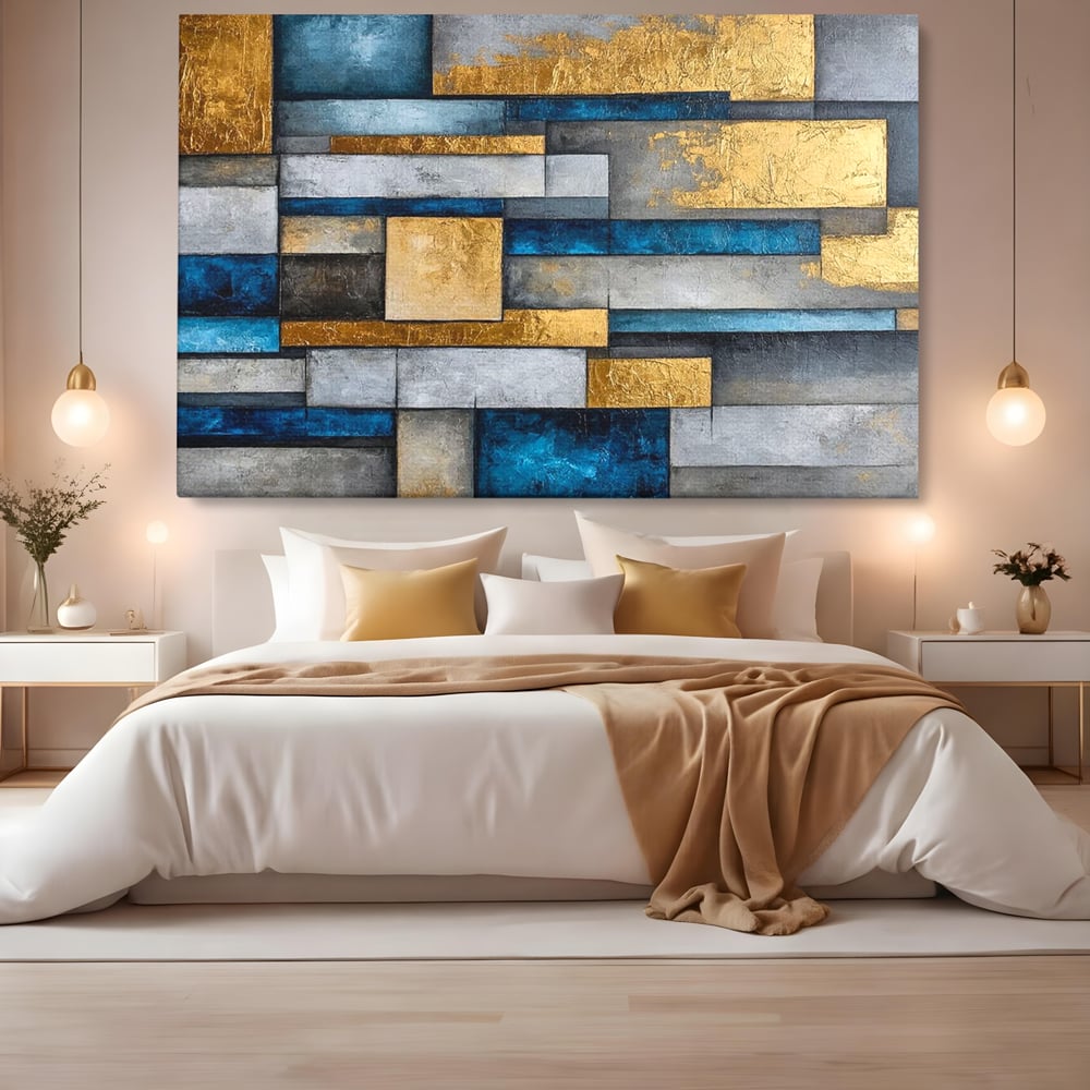 Tablou canvas cu pictura abstracta cu forme geometrice aurii, fara rama, pe sasiu de lemn, pe perete intr-un dormitor