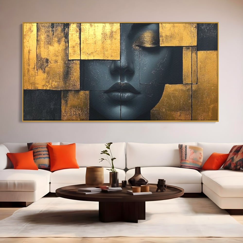 Tablou canvas cu tablou canvas portret feminin abstract, in rama de aluminiu auriu, pe perete intr-un living