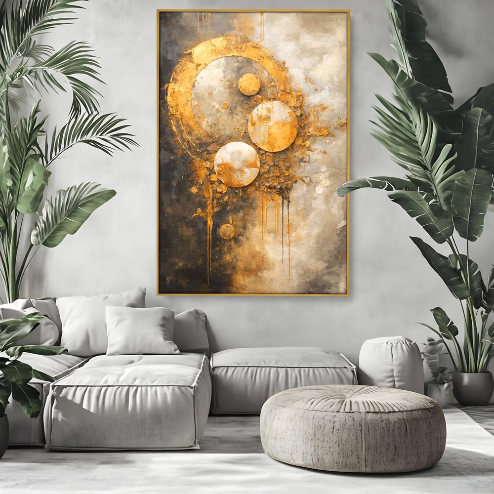 Tablou canvas cu tablou canvas abstract cu cercuri aurii, in rama de aluminiu auriu, pe perete intr-un living