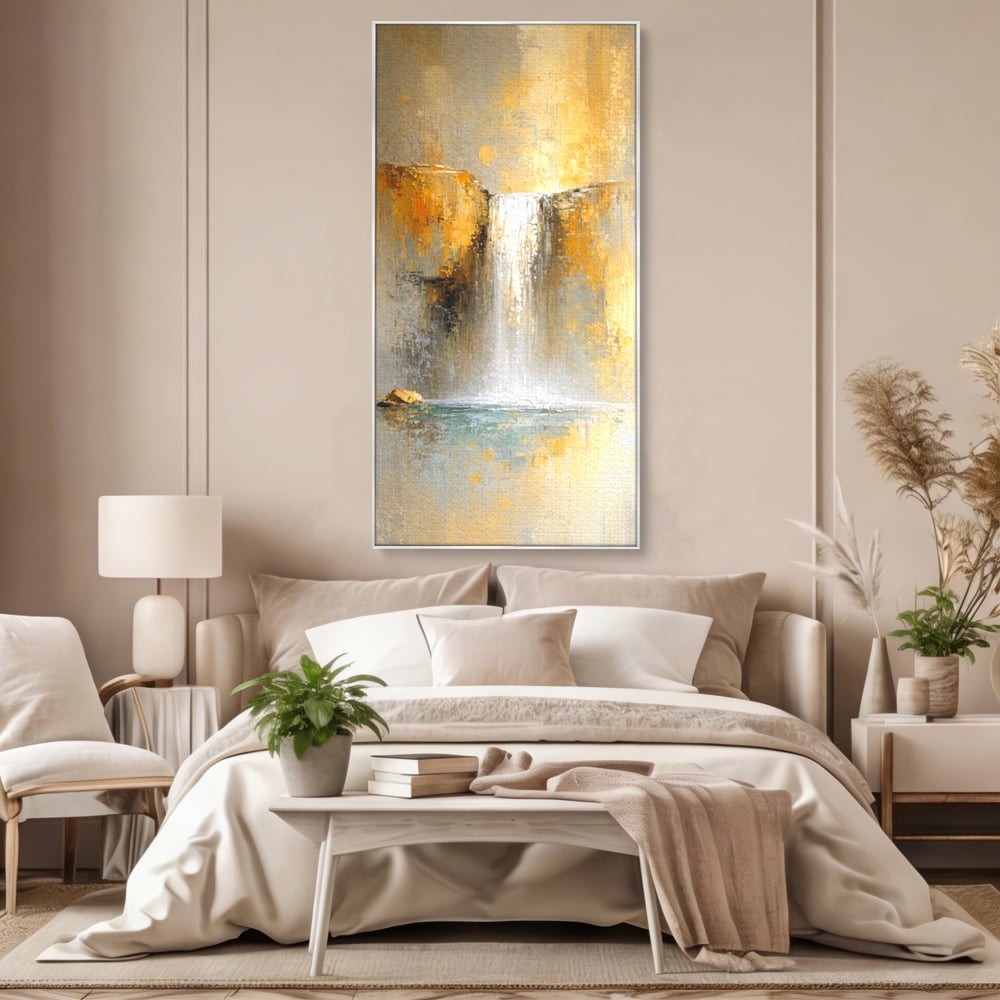 Tablou canvas cu pictura abstracta cu cascada aurie, in rama de aluminiu argintiu, pe perete intr-un dormitor