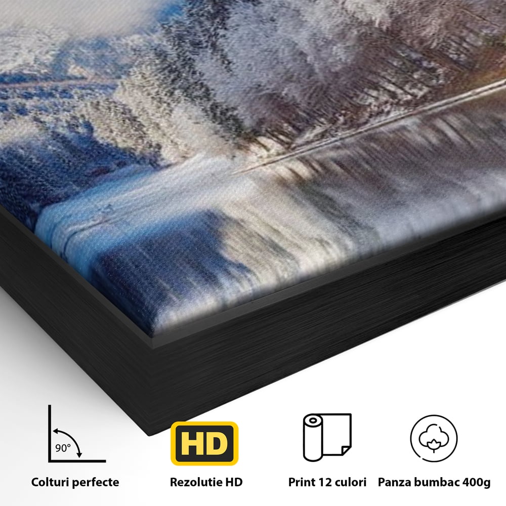 Detaliu al suprafetei: tablou canvas cu peisaj montan iarna, in rama de aluminiu negru
