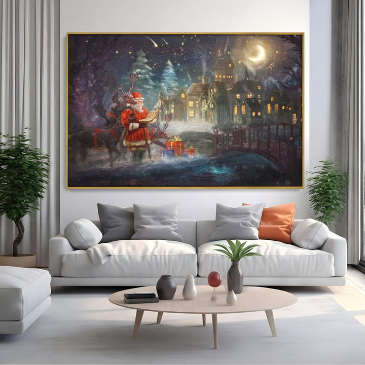 Tablou canvas cu tablou canvas cu mos craciun si reni, in rama de aluminiu auriu, pe perete intr-un living